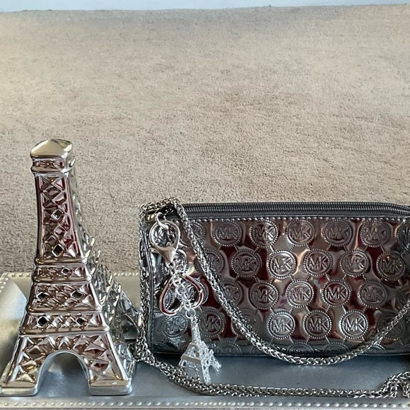 💗MICHAEL KORS💗 SILVER CROSSBODY PURSE - Picture 1 of 10